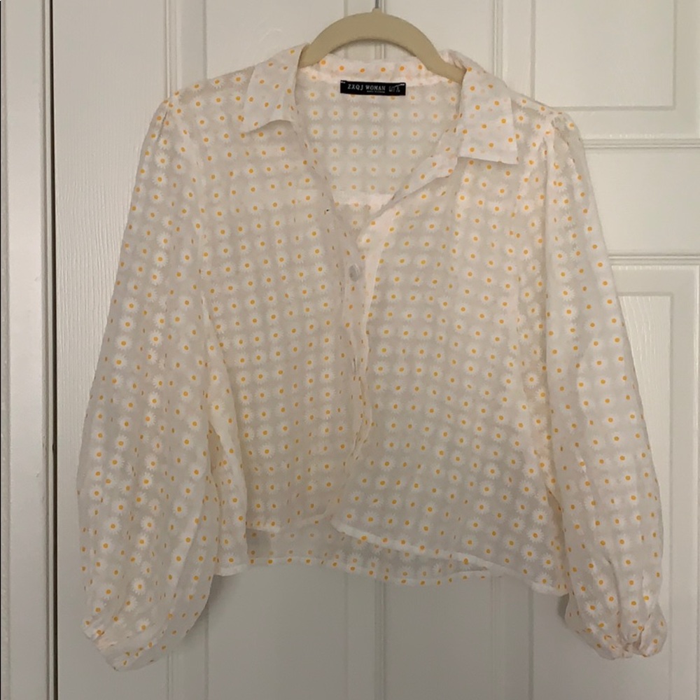 Flower top with balloon sleeve